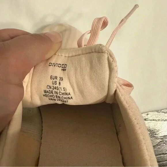 Divided | Light Pink Sneaker with Gold | Size 8 - Picture 7 of 7